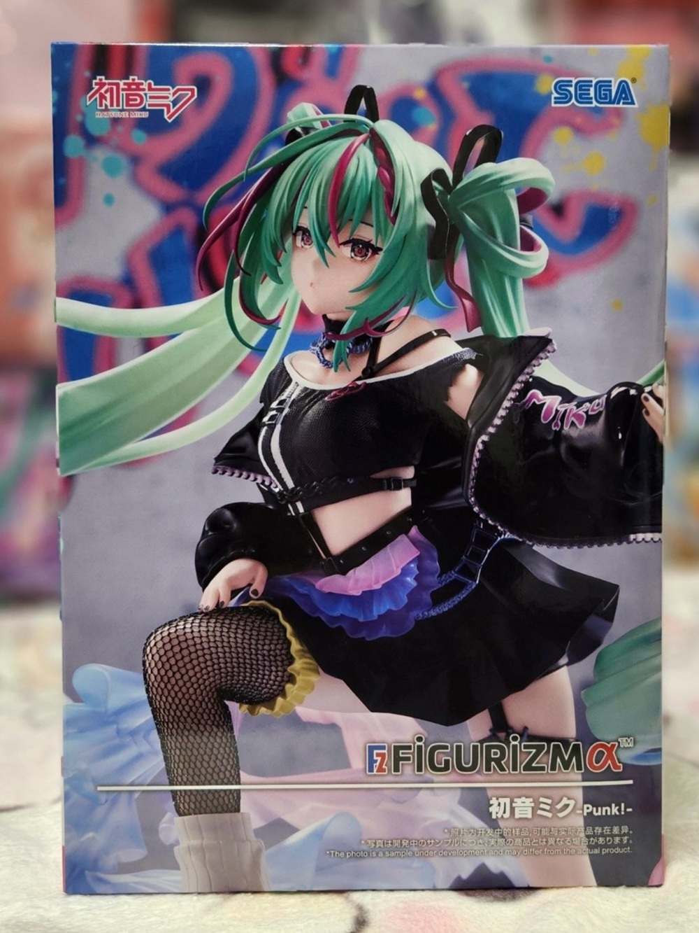 FIGURIZMO Hatsune Miku Punk! Collectible Figure - Green